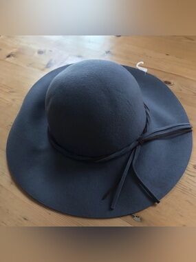 100% Wool Floppy Hat APT. 9 o/s Frost Grey NWT